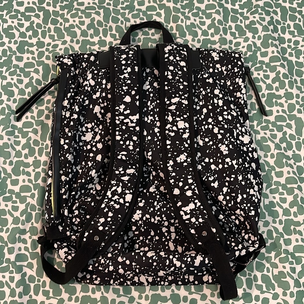 Fabletics The Riley Backpack - Picture 5 of 10